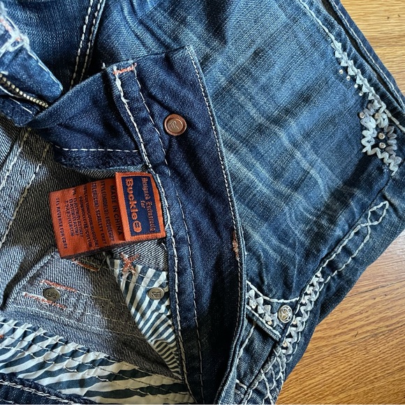 ***price Reduction*** Rock Revival Scarlett Embellished Mid Rise shorts. Org $52 - Picture 5 of 5